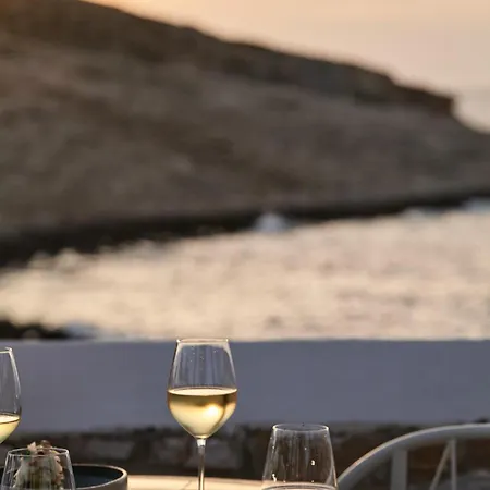 Andronis Minois Hotel Parasporos