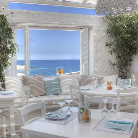 Andronis Minois Hotel Parasporos