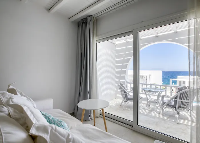 Andronis Minois Hotel Parasporos